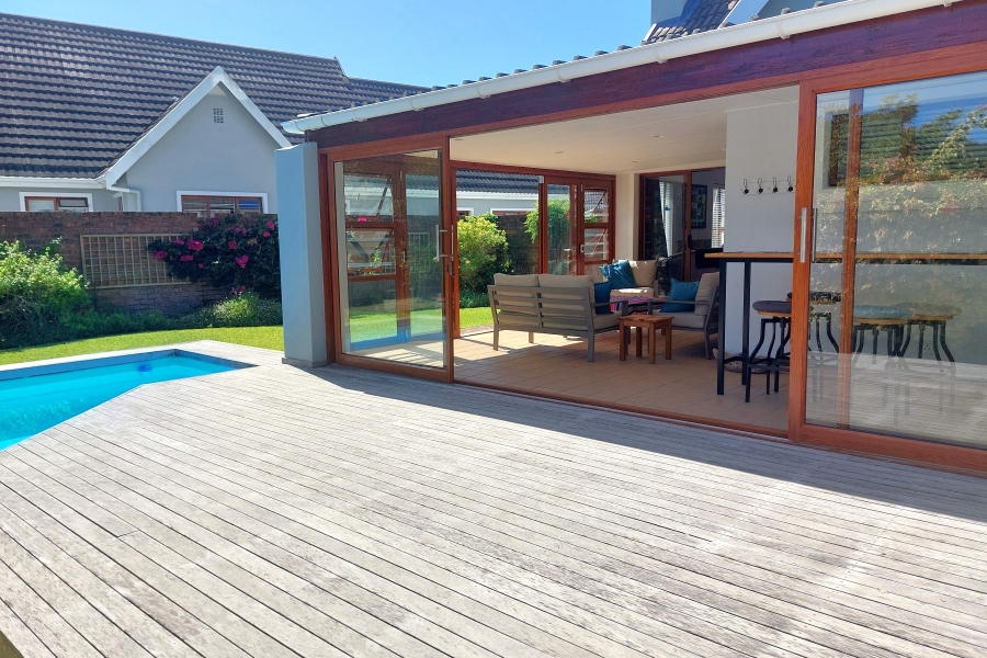 2 Bedroom Property for Sale in The Island Western Cape